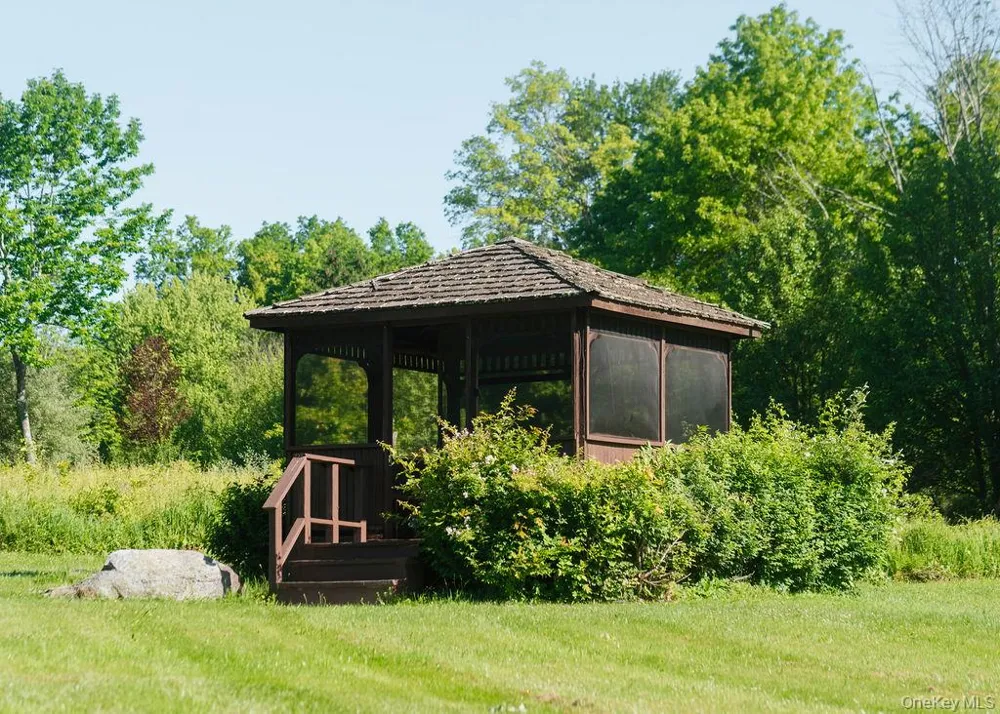 652 Albany Post Road New Paltz, NY 12561