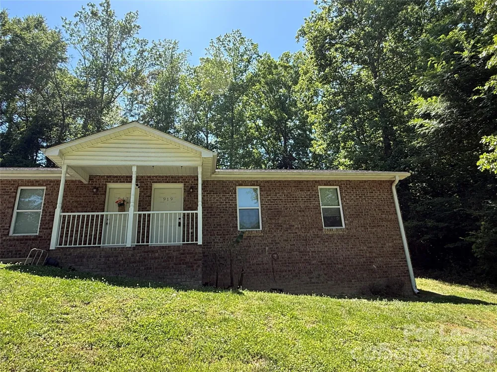 919 Flint Street Lincolnton, NC 28092