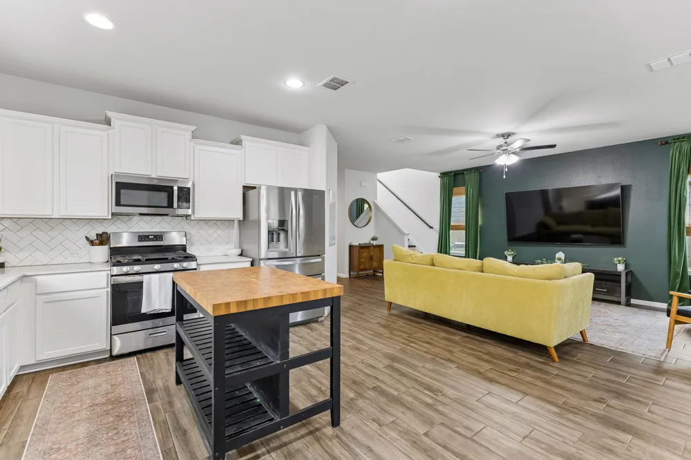 2851 Brand Iron Drive San Marcos, TX 78666