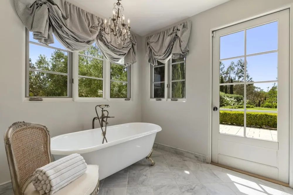 16560 El Camino Real Rancho Santa Fe, CA 92067