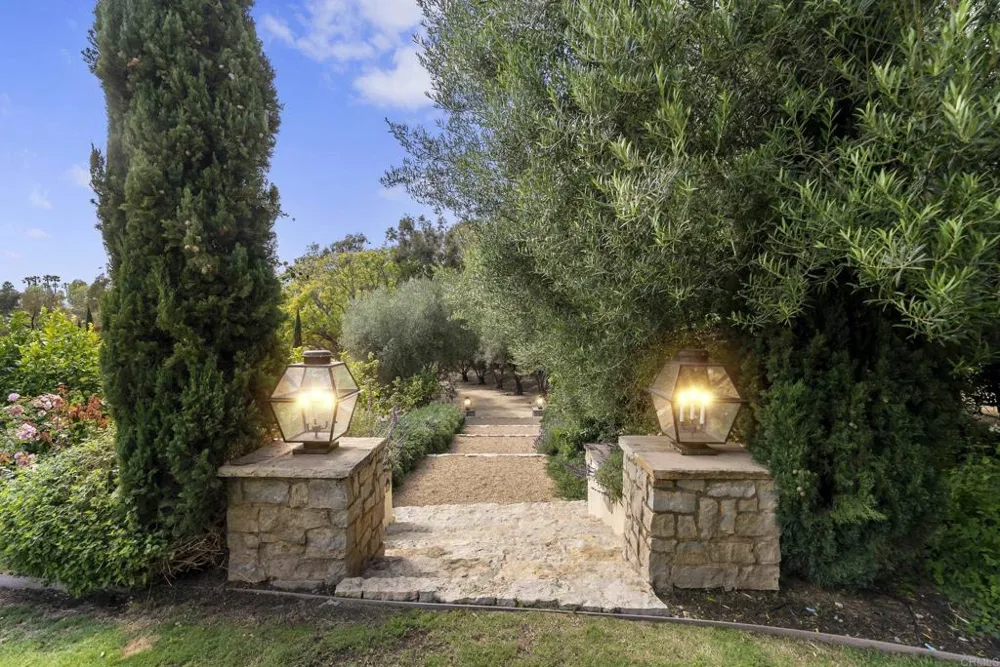 16560 El Camino Real Rancho Santa Fe, CA 92067