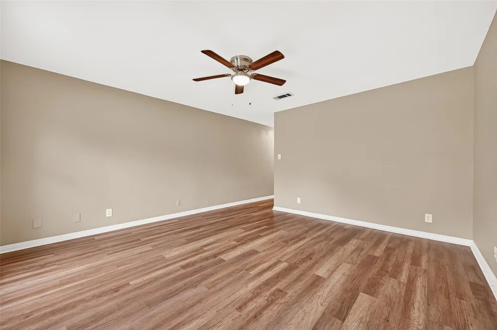 5607 Avenue M 1/2 Santa Fe, TX 77510