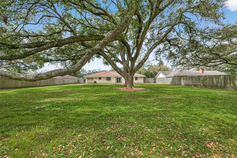 5607 Avenue M 1/2 Santa Fe, TX 77510