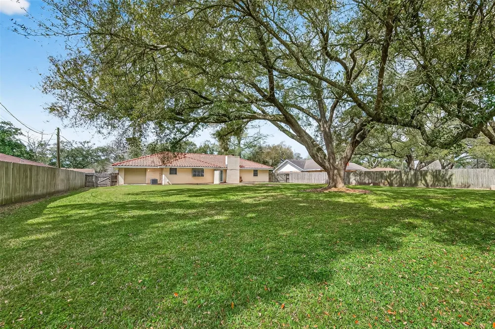 5607 Avenue M 1/2 Santa Fe, TX 77510