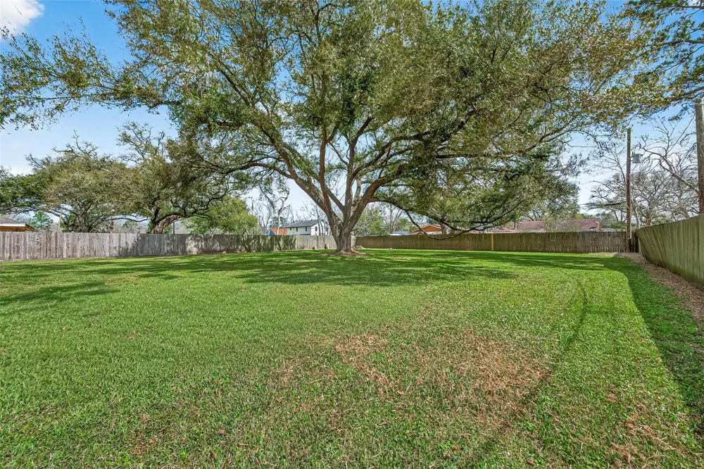 5607 Avenue M 1/2 Santa Fe, TX 77510