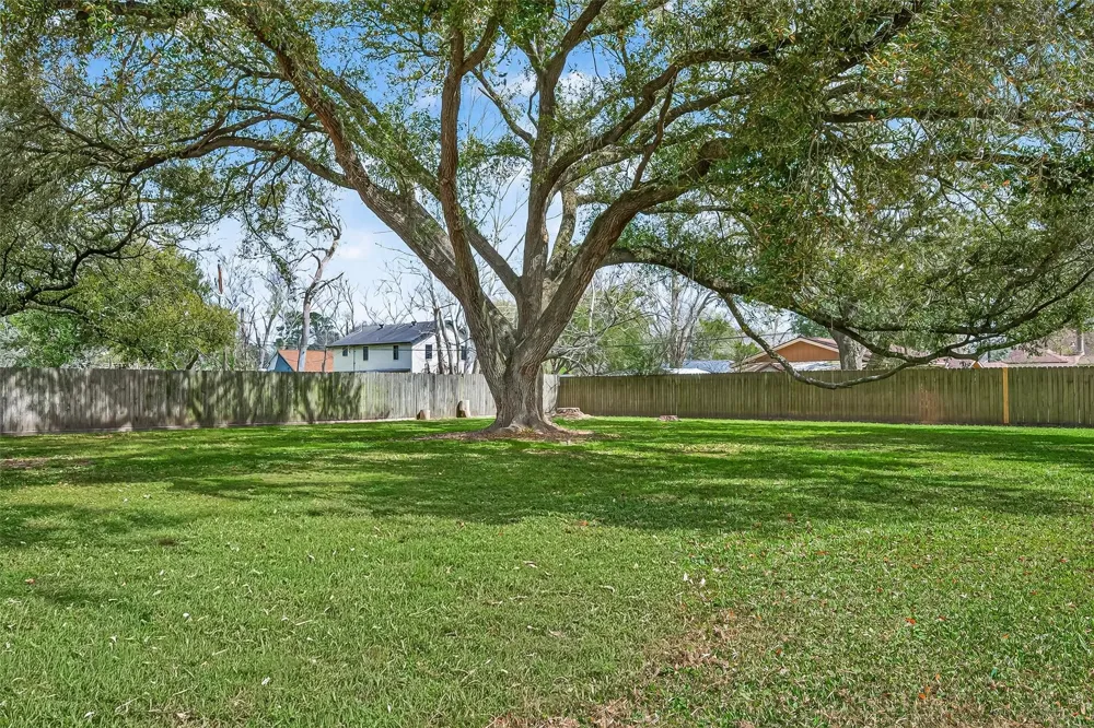 5607 Avenue M 1/2 Santa Fe, TX 77510