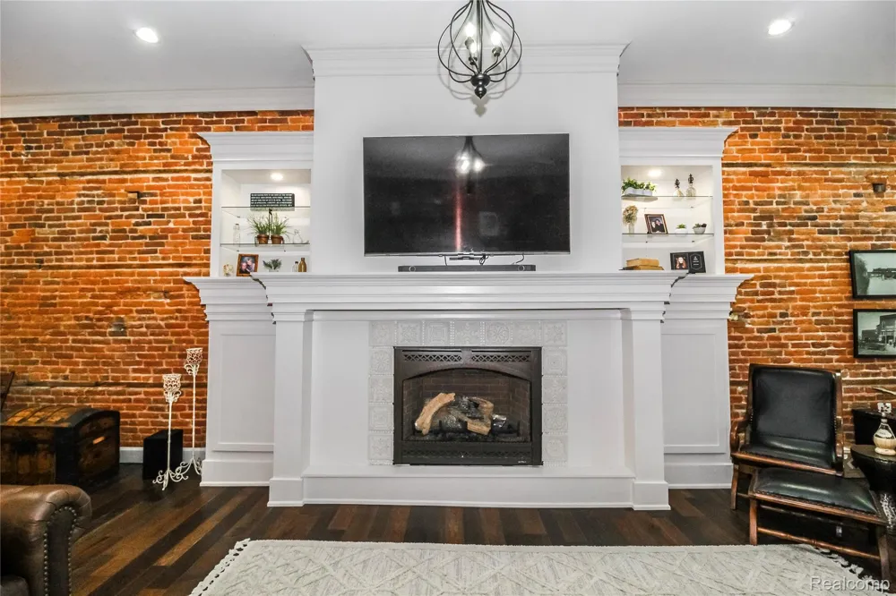 4520 Water Street Columbiaville Village, MI 48421