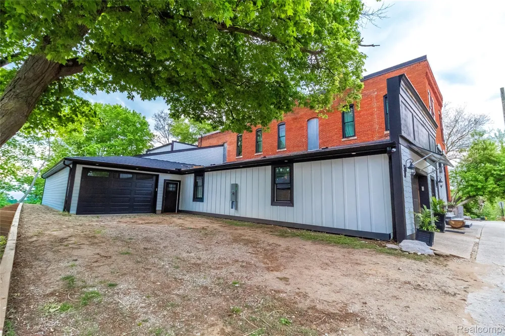 4520 Water Street Columbiaville Village, MI 48421