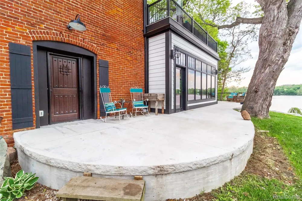4520 Water Street Columbiaville Village, MI 48421