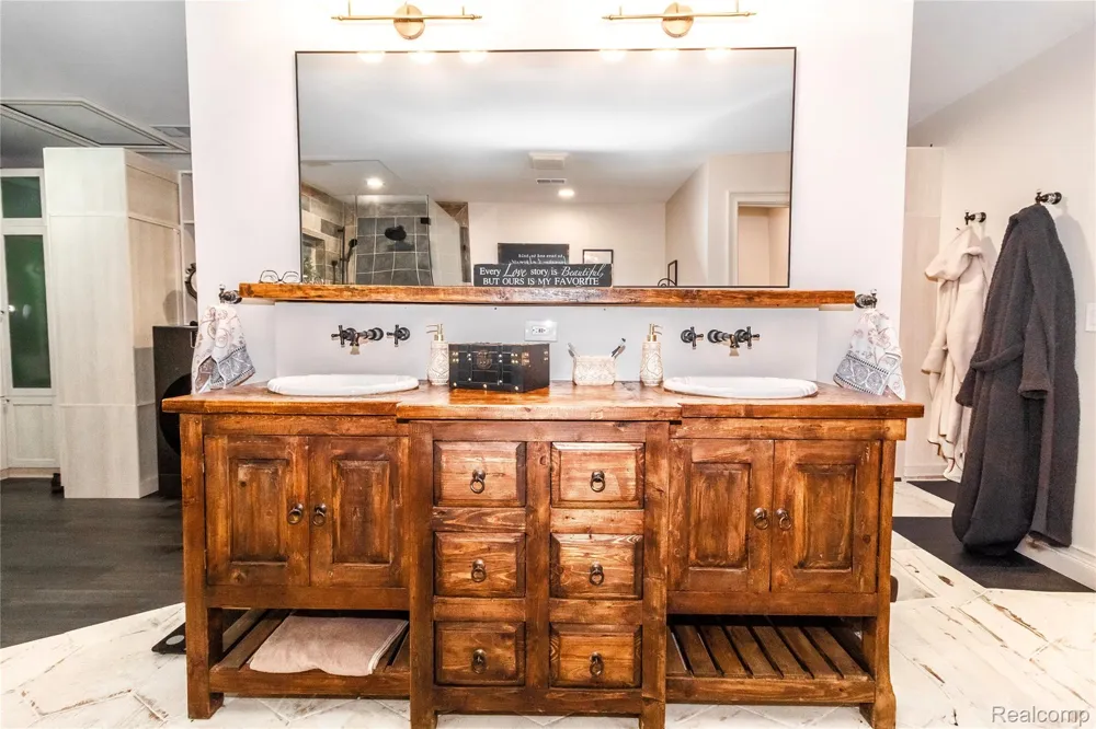 4520 Water Street Columbiaville Village, MI 48421