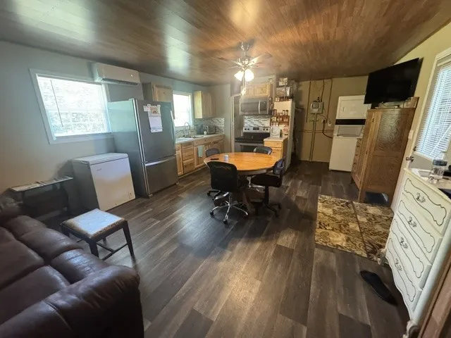 479 Horseshoe Bend Linden, TN 37096