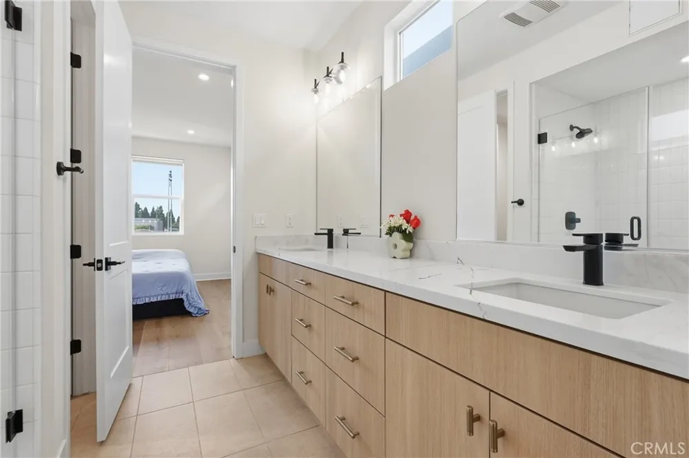 133 Jessup Tustin, CA 92780