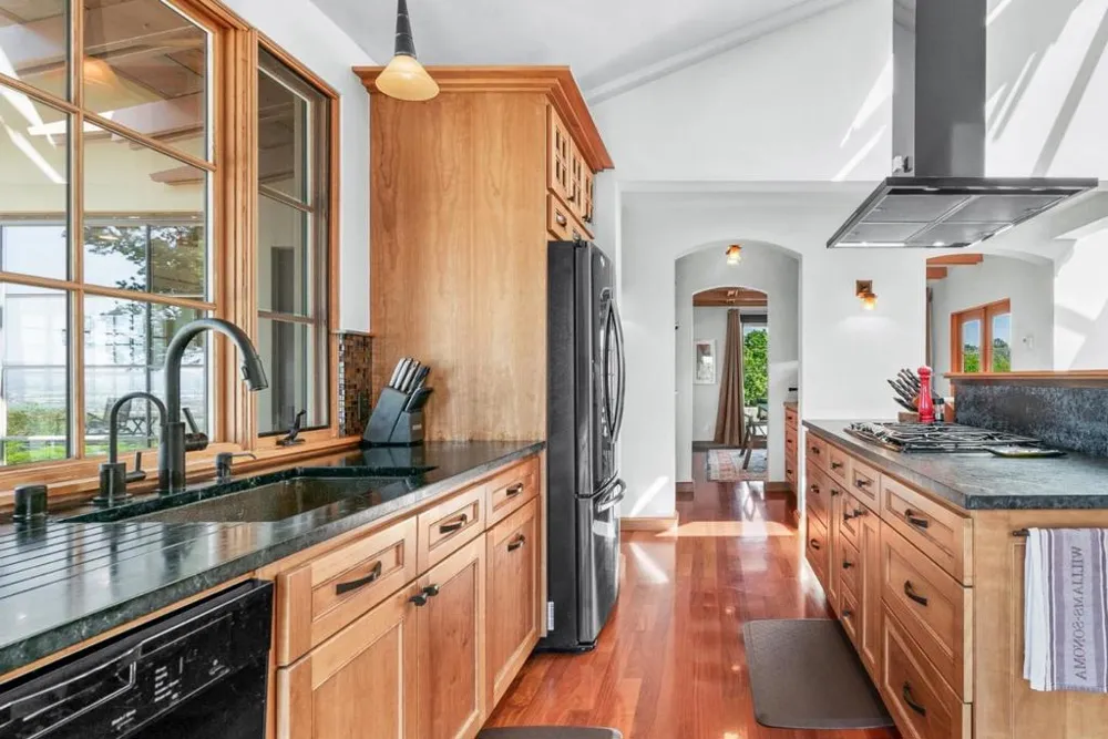 1205 Eagle Hill Road Royal Oaks, CA 95076