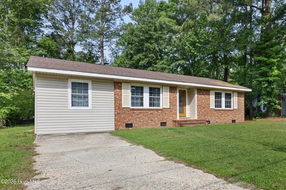 616 S Orange Street Wallace, NC 28466