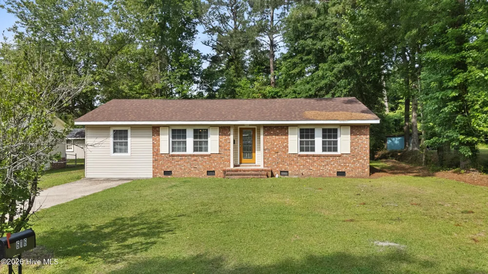 616 S Orange Street Wallace, NC 28466
