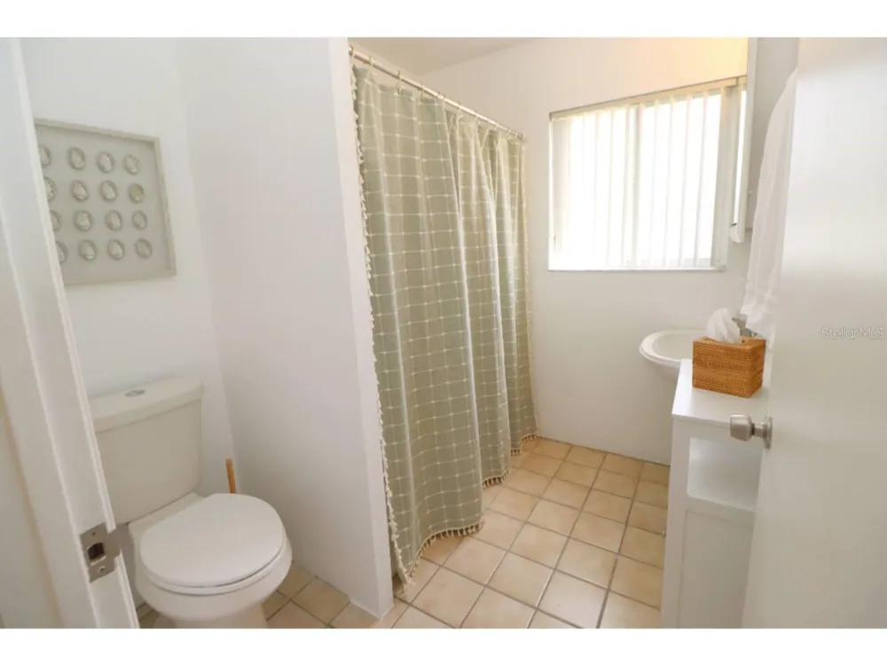 906 E 11TH AVENUE New Smyrna Beach, FL 32169