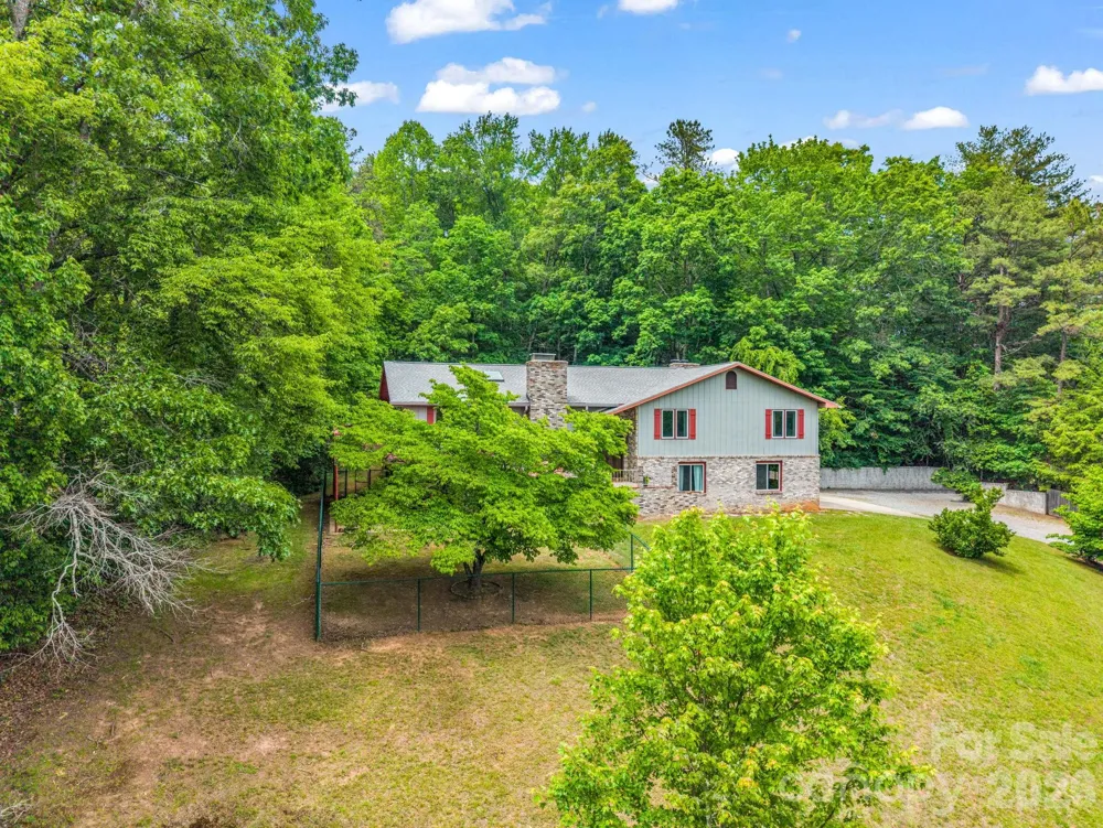 656 Cashiers Valley Road Brevard, NC 28712