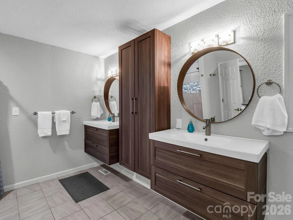 656 Cashiers Valley Road Brevard, NC 28712