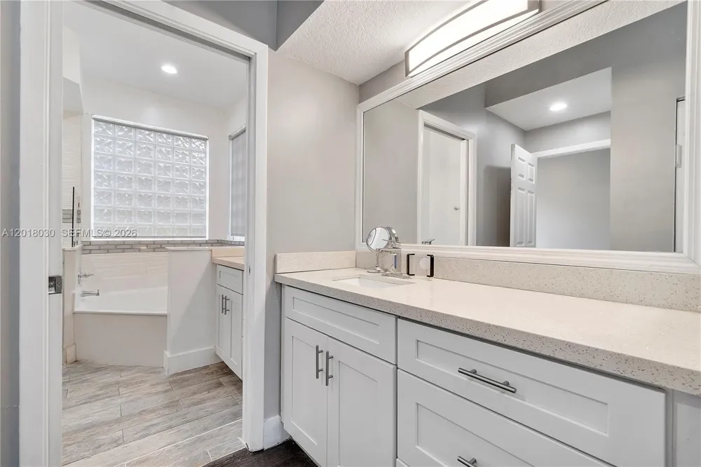 9251 NW 42nd Ct Coral Springs, FL 33065