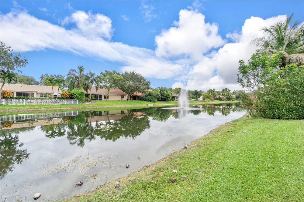 9251 NW 42nd Ct Coral Springs, FL 33065
