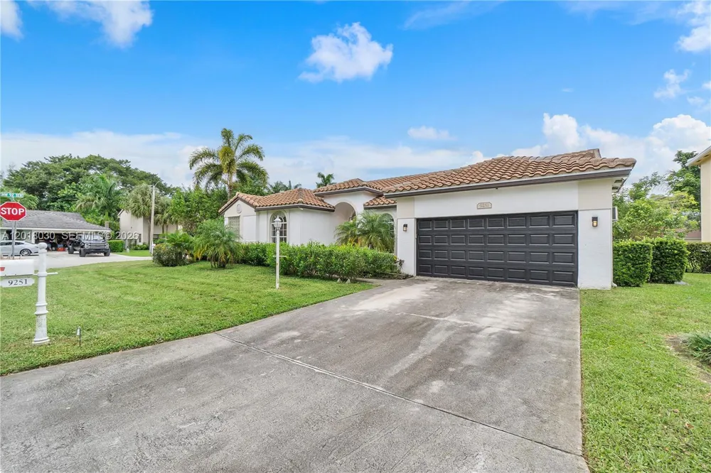 9251 NW 42nd Ct Coral Springs, FL 33065