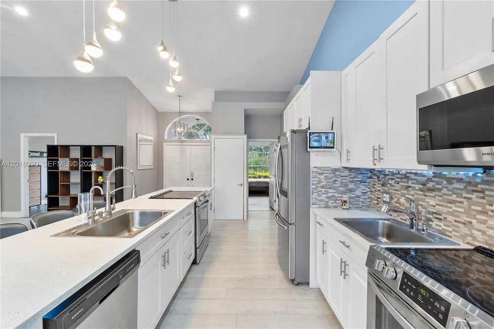 9251 NW 42nd Ct Coral Springs, FL 33065