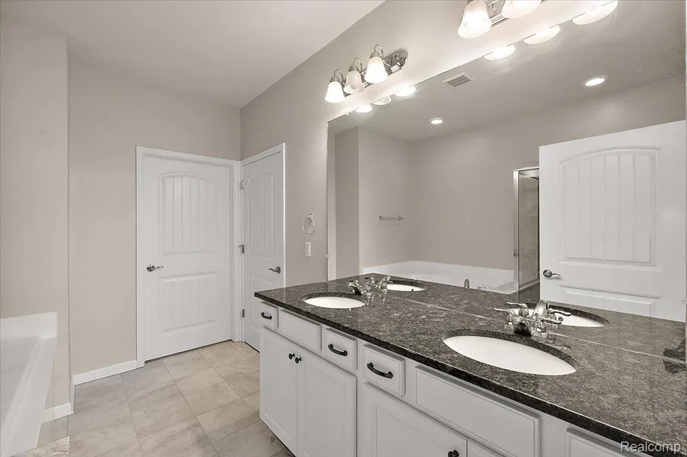 2060 Trimble Street Orion Charter Township, MI 48360
