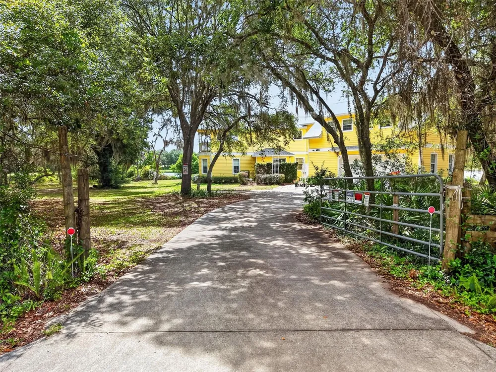 493 MALAUKA LOOP Ocklawaha, FL 32179