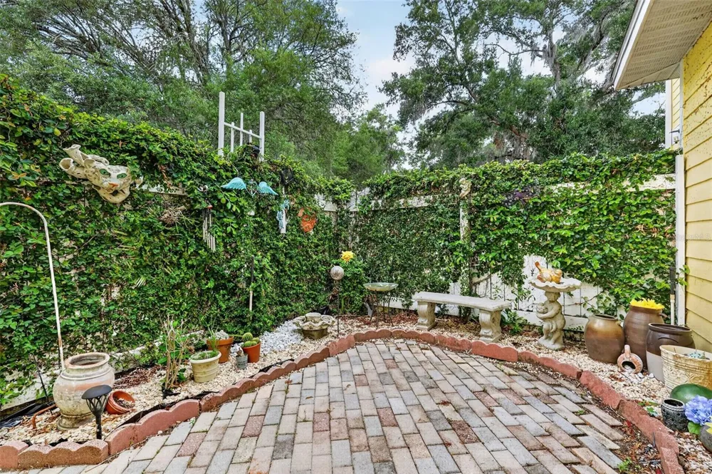 493 MALAUKA LOOP Ocklawaha, FL 32179
