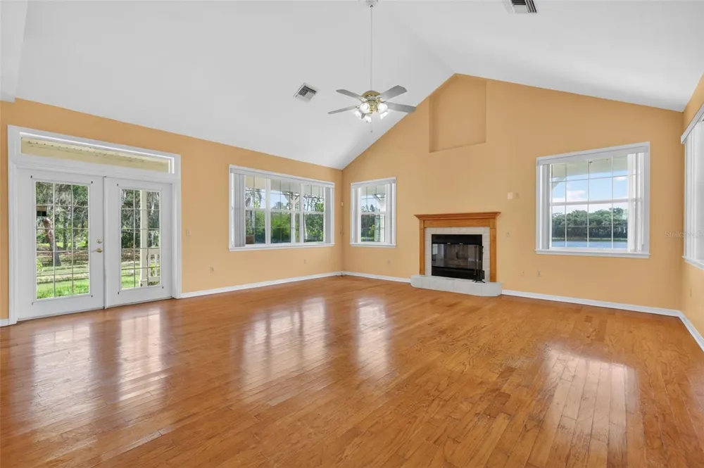 493 MALAUKA LOOP Ocklawaha, FL 32179