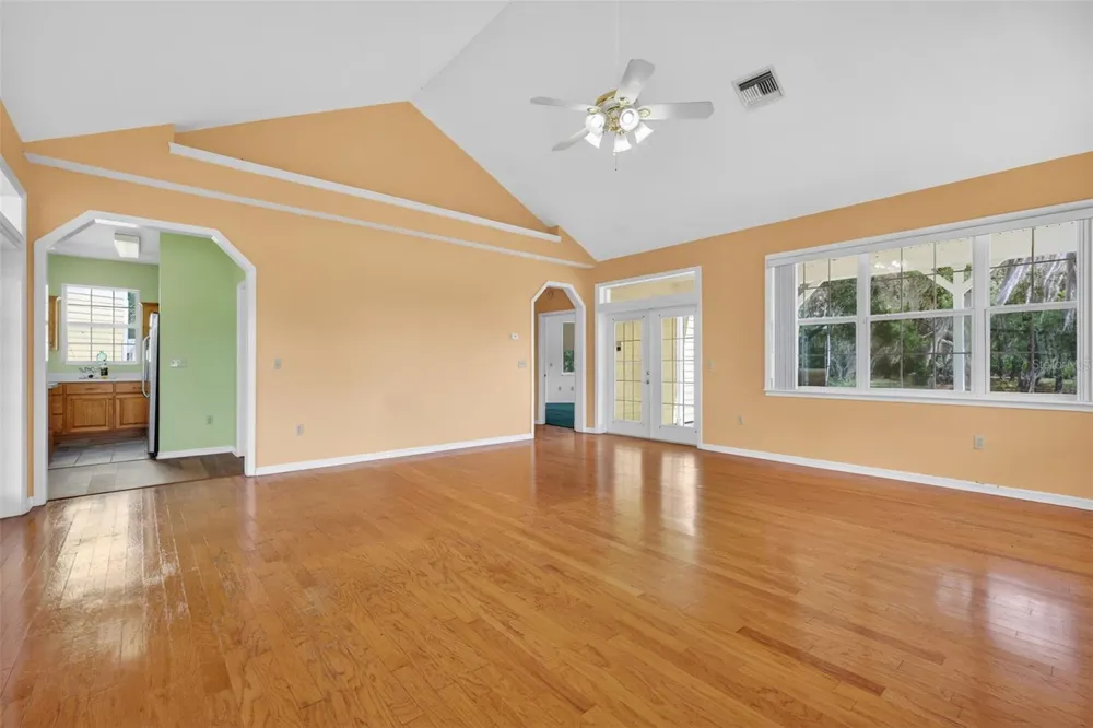 493 MALAUKA LOOP Ocklawaha, FL 32179