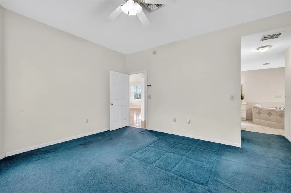 493 MALAUKA LOOP Ocklawaha, FL 32179