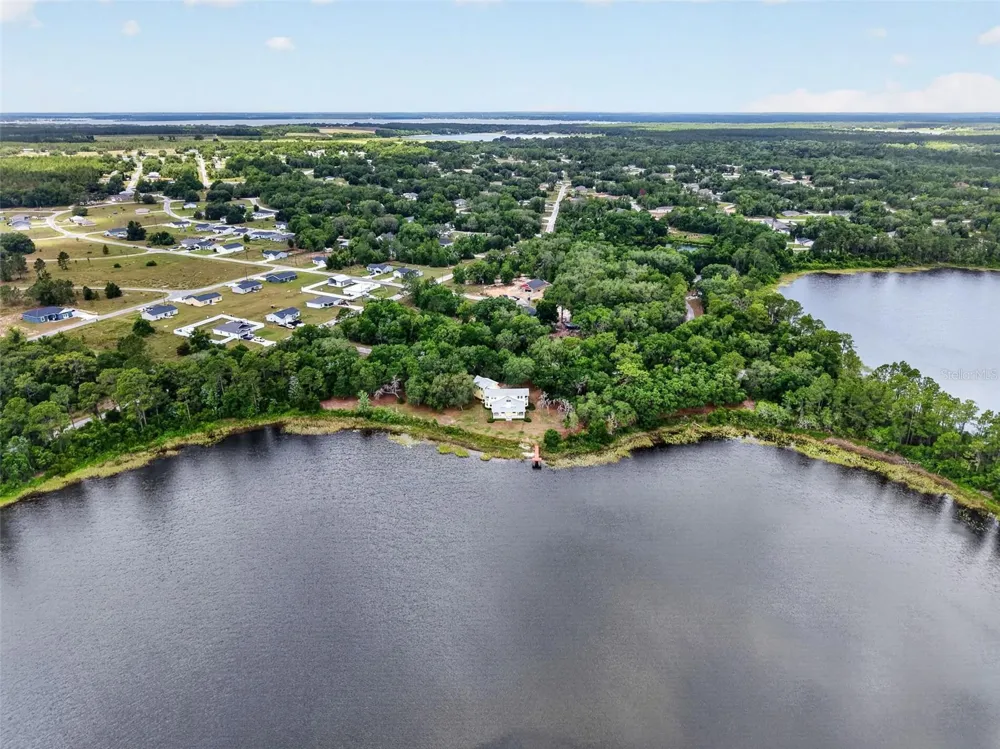 493 MALAUKA LOOP Ocklawaha, FL 32179