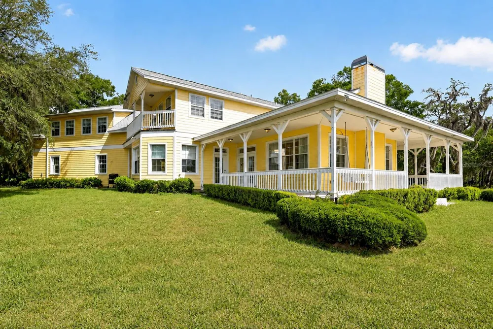 493 MALAUKA LOOP Ocklawaha, FL 32179