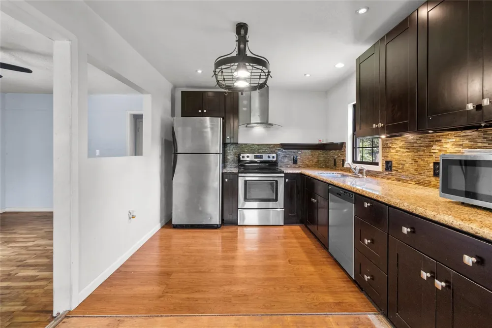 2813 Avenue H San Leon, TX 77539