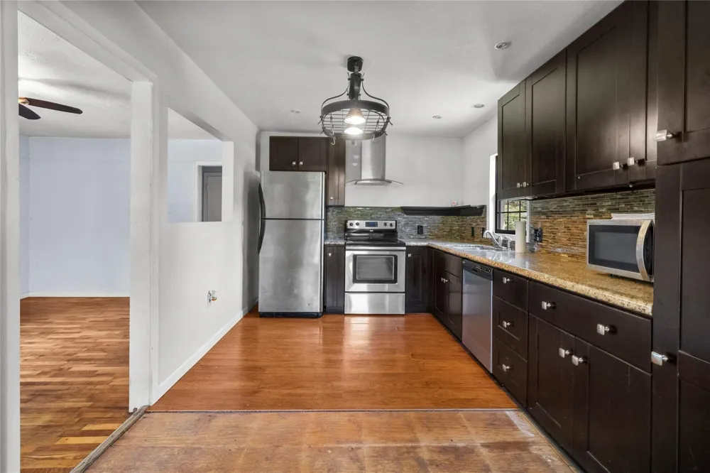 2813 Avenue H San Leon, TX 77539