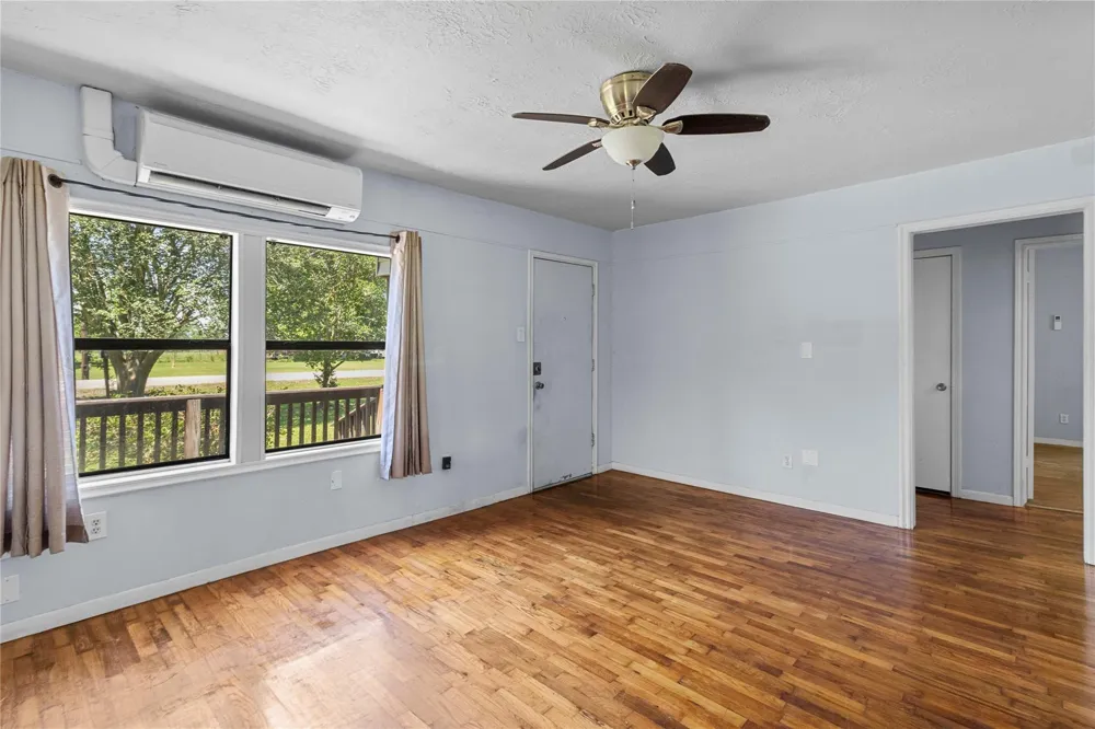 2813 Avenue H San Leon, TX 77539