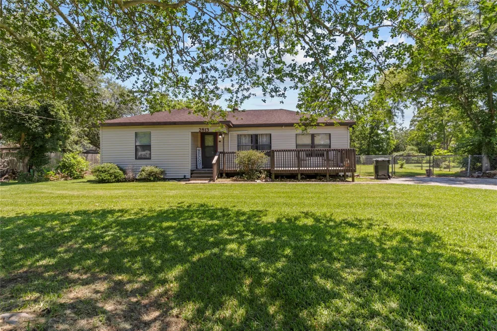 2813 Avenue H San Leon, TX 77539