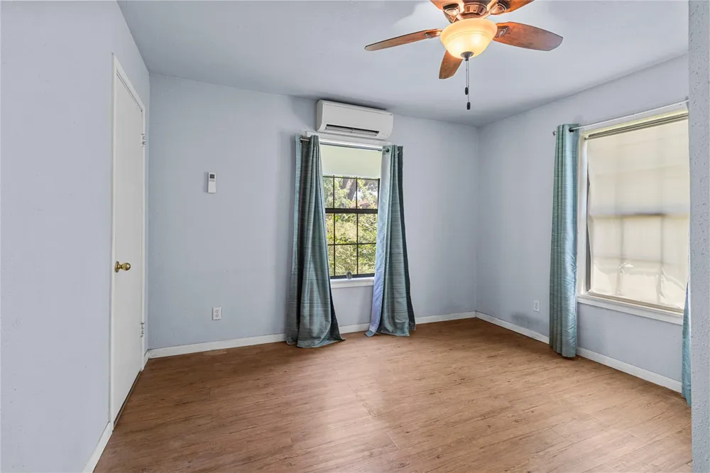 2813 Avenue H San Leon, TX 77539