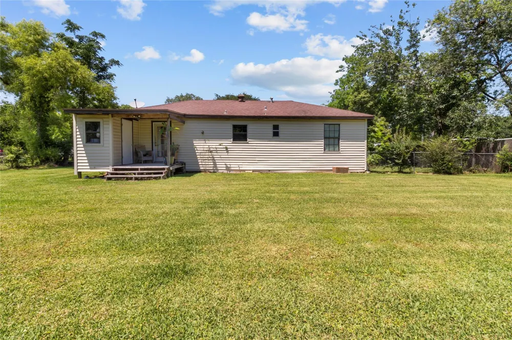 2813 Avenue H San Leon, TX 77539