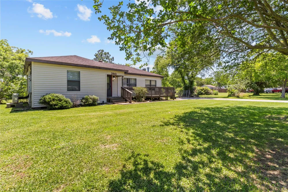 2813 Avenue H San Leon, TX 77539