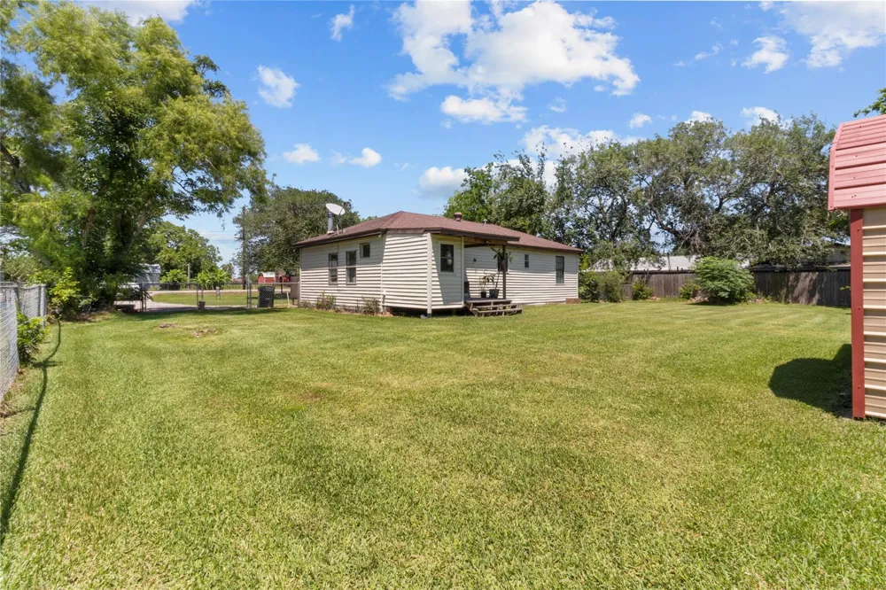 2813 Avenue H San Leon, TX 77539