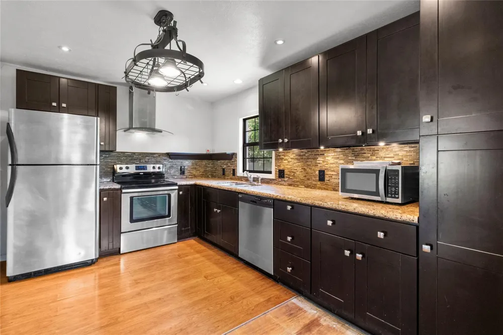 2813 Avenue H San Leon, TX 77539