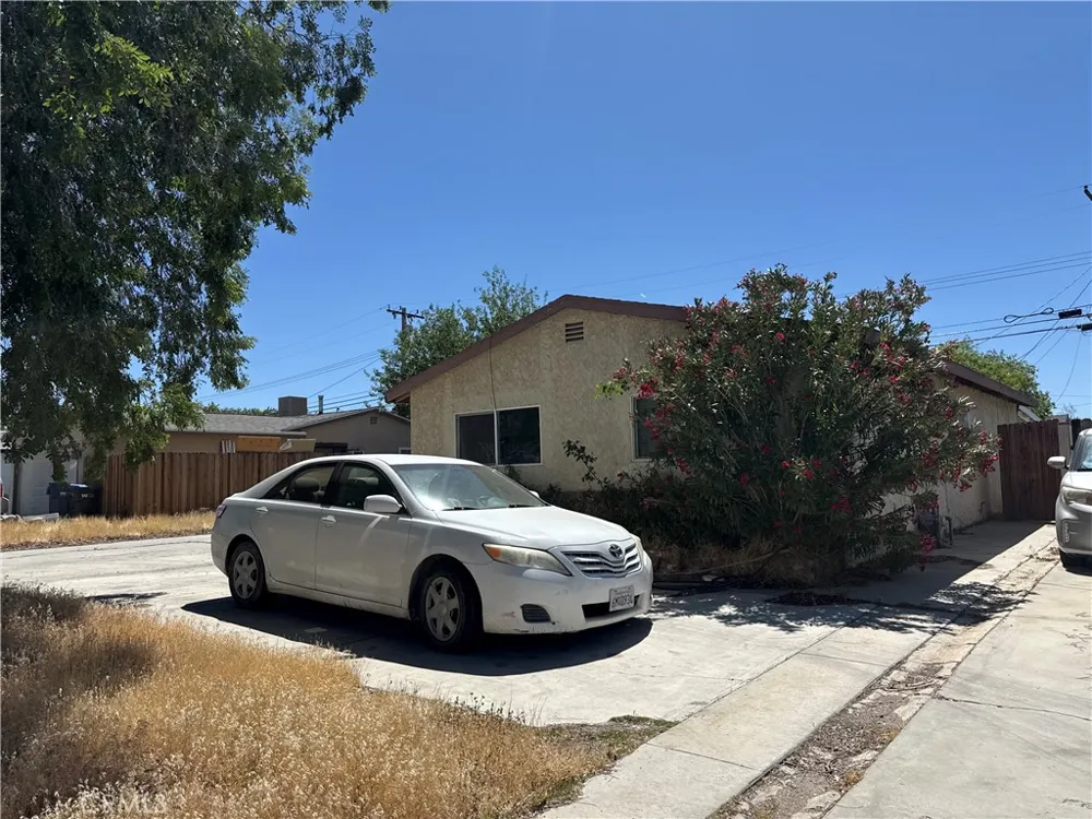 45509 Saigon Lancaster, CA 93534