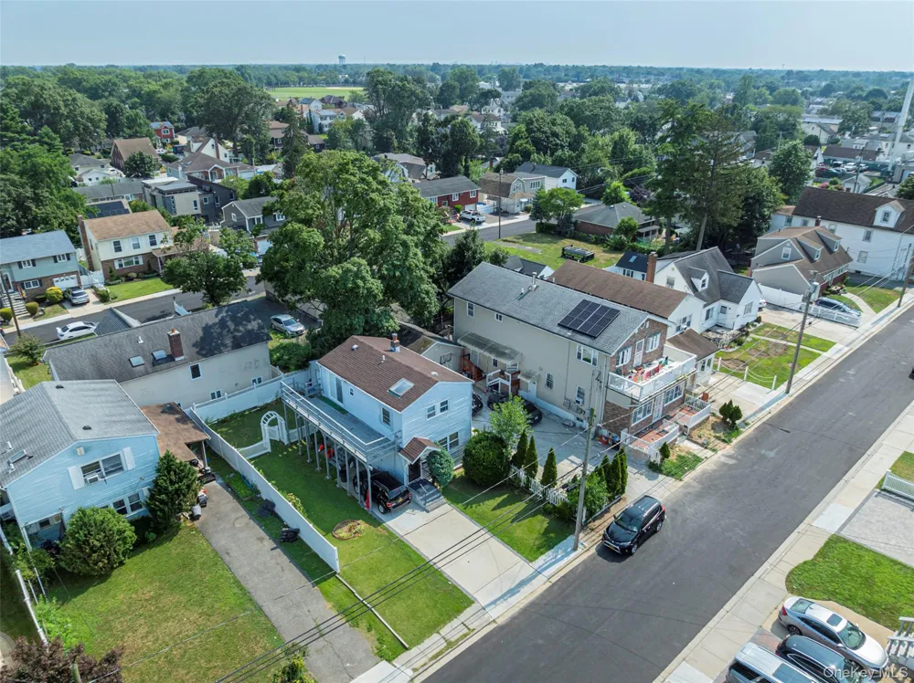 459 Roquette Avenue Floral Park, NY 11001