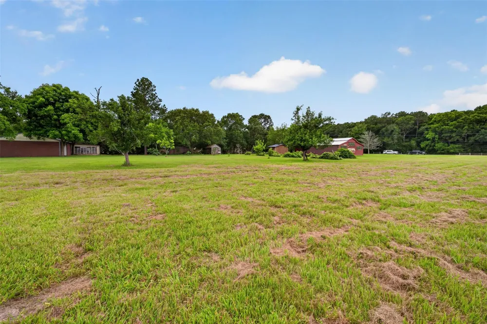 113 Dugat Rd Winnie, TX 77665