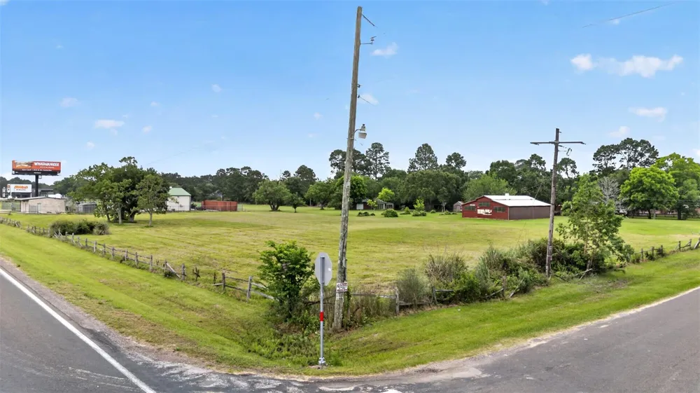 113 Dugat Rd Winnie, TX 77665