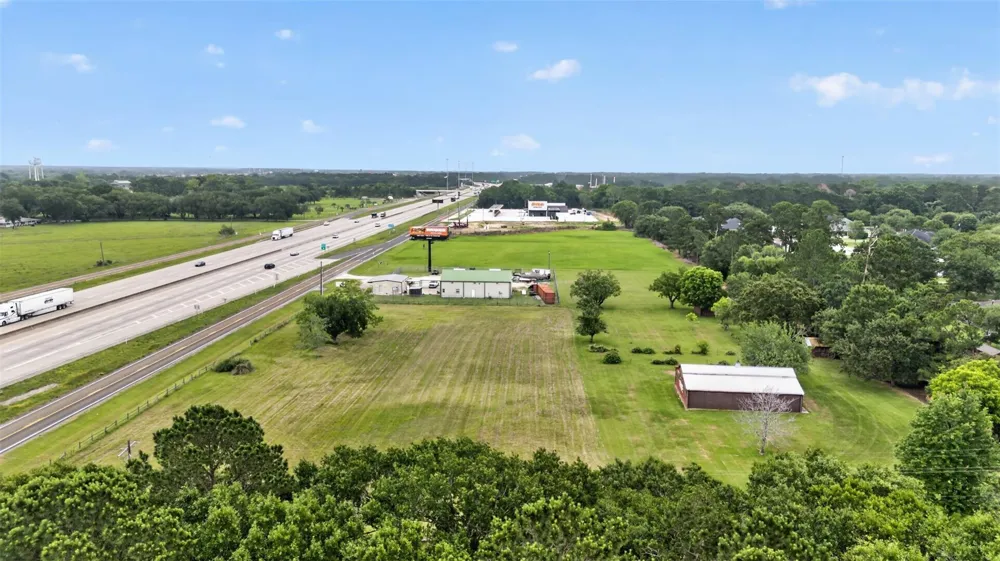 113 Dugat Rd Winnie, TX 77665