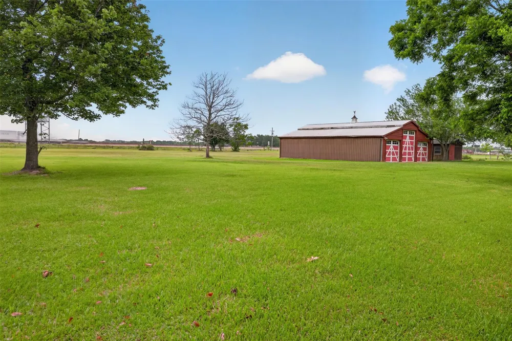 113 Dugat Rd Winnie, TX 77665