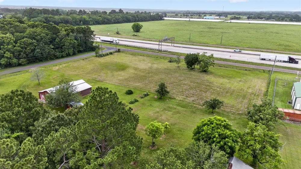 113 Dugat Rd Winnie, TX 77665